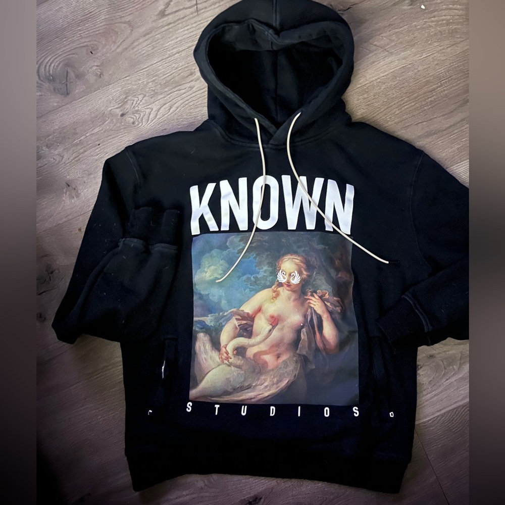 Well known XXL black hoody artsy angel pic on front 2side zippers hood 💯 cotton